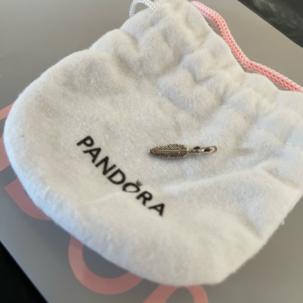 Pandora Single Feather Pendant - Picture 5 of 6